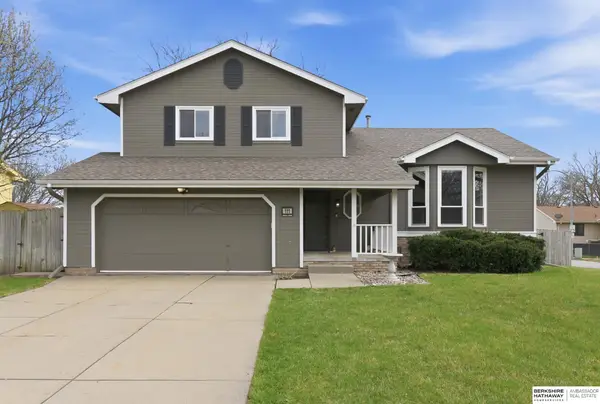 111 Fenwick Circle, Papillion, NE 68046