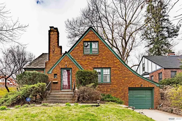 2502 Country Club Avenue, Omaha, NE 68104