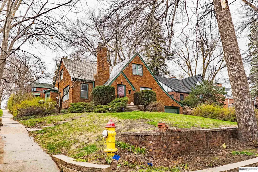 2502 Country Club Avenue, Omaha, NE 68104 - #2
