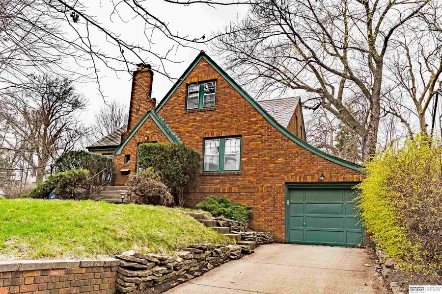 2502 Country Club Avenue, Omaha, NE 68104 - #3