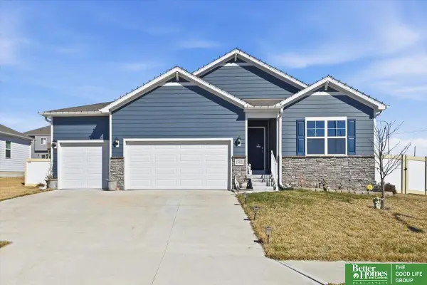 11452 Sunburst Drive, Papillion, NE 68046