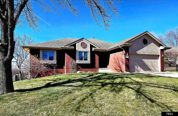 2013 Liberty Lane, Papillion, NE 68133