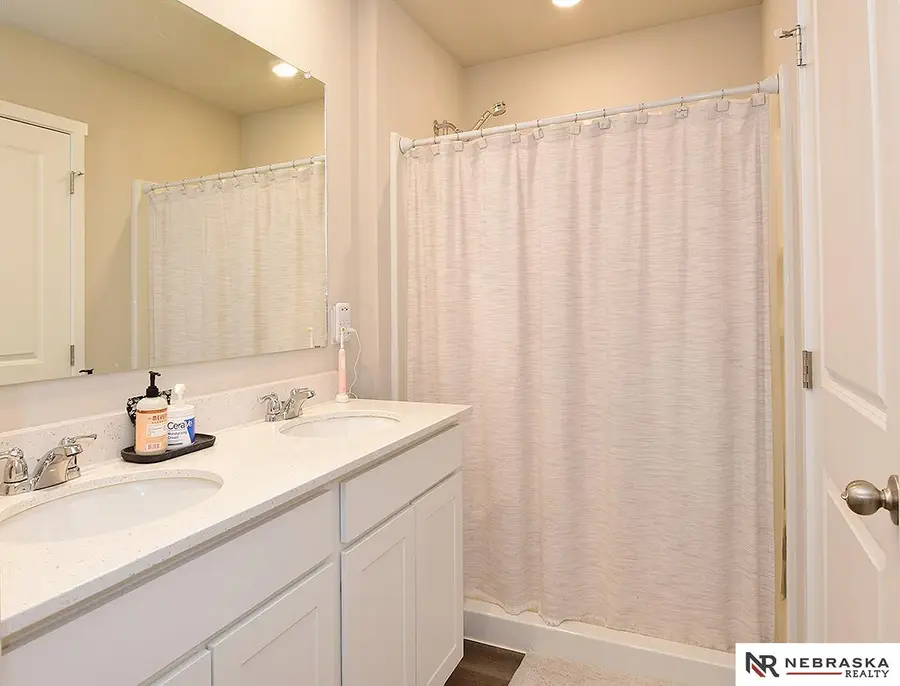 9408 Reynolds Street, Omaha, NE 68122 - #2