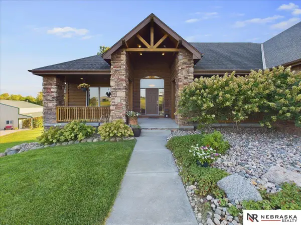 6541 Russell Emmett Court, Papillion, NE 68133