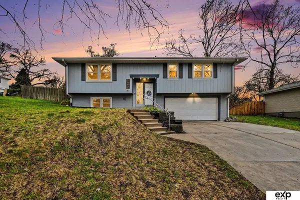 3002 Cottonwood Lane, Omaha, NE 68134