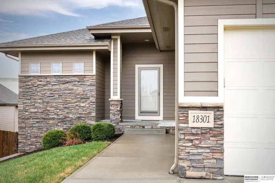 18301 Dewey Avenue, Elkhorn, NE 68022 - #2