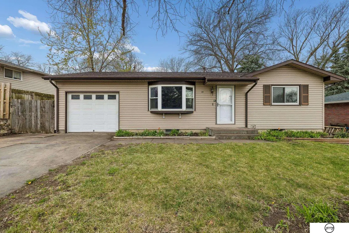 261 E Cherrywood Drive, Lincoln, NE 68510 - #1