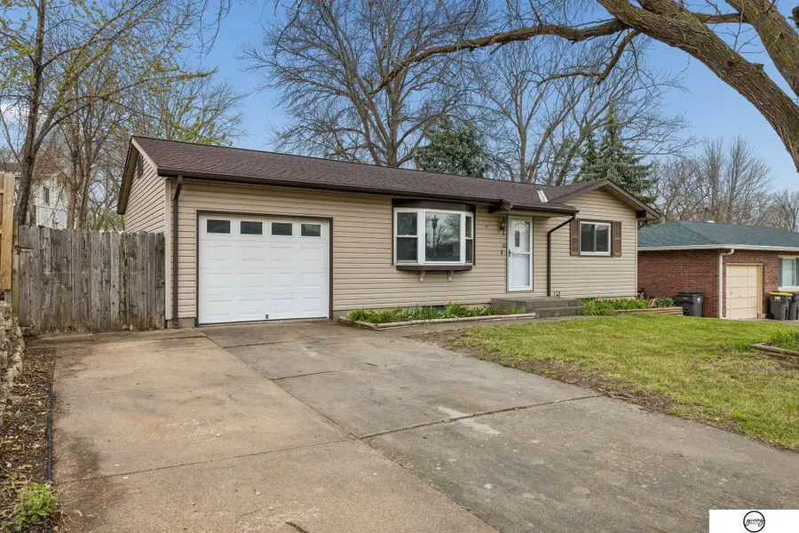 261 E Cherrywood Drive, Lincoln, NE 68510 - #2