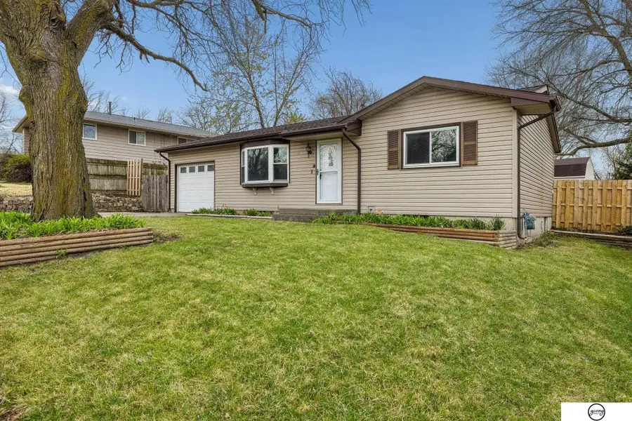 261 E Cherrywood Drive, Lincoln, NE 68510 - #3