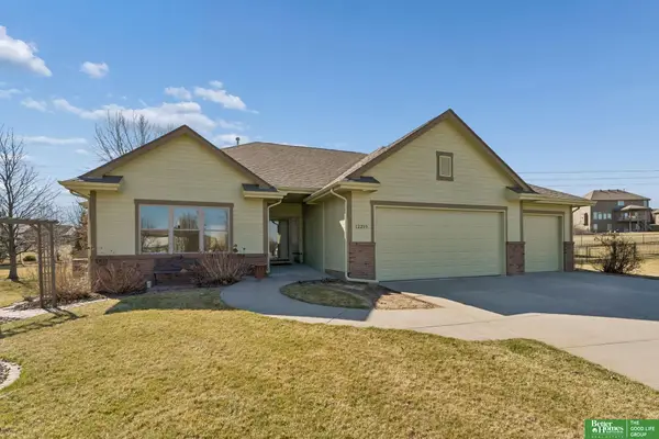 12219 S 75th Circle, Papillion, NE 68046