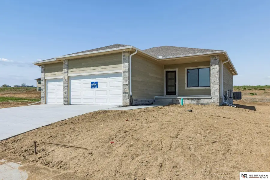 8706 Reed Street, Papillion, NE 68046 - #2