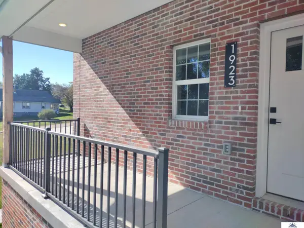 1923 Dahlman Rows Plaza, Omaha, NE 68108