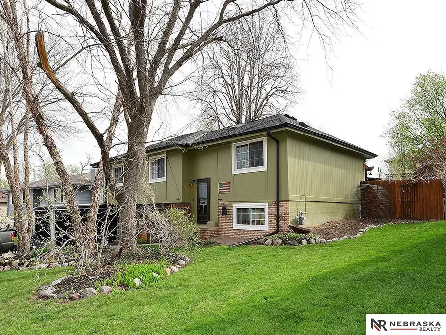 411 Laredo Road, Papillion, NE 68046 - #2