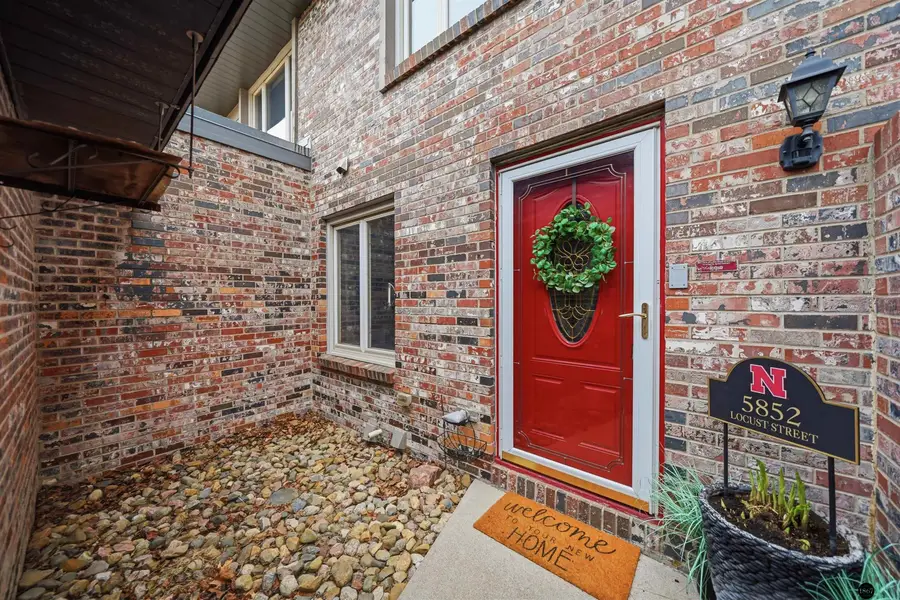 5852 Locust Street, Lincoln, NE 68516 - #2