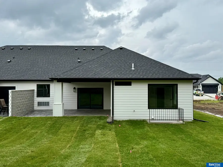 9124 Hillcrest Trail, Lincoln, NE 68520 - #3