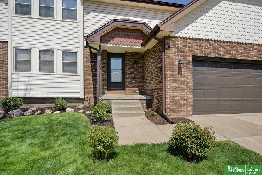 1002 N Beadle Street, Papillion, NE 68046 - #2