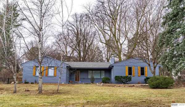 7811 Pierce Circle, Omaha, NE 68124