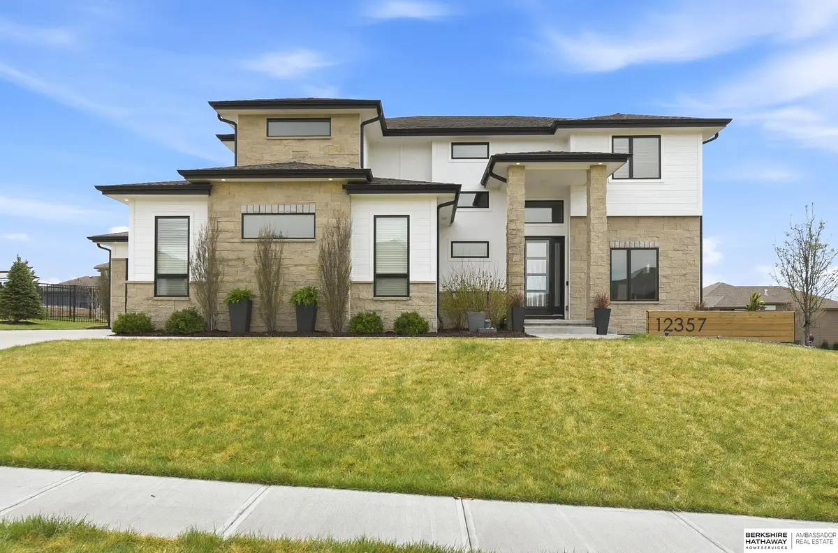 12357 Cooper Street, Papillion, NE 68046 - #1