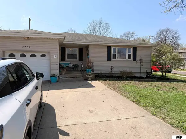 8759 S Glenview Drive, La Vista, NE 68128