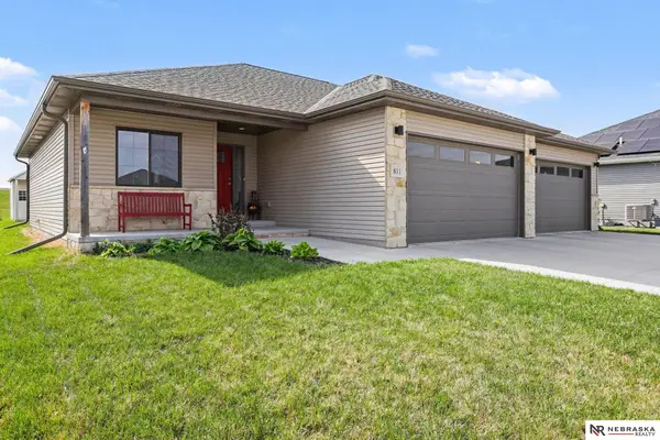 811 Terrace View Drive, Hickman, NE 68372