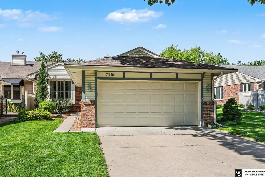 7201 Grand Oaks Drive, Lincoln, NE 68516 - #2