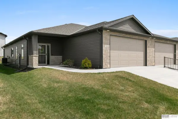326 Deep Water Drive, Lincoln, NE 68527