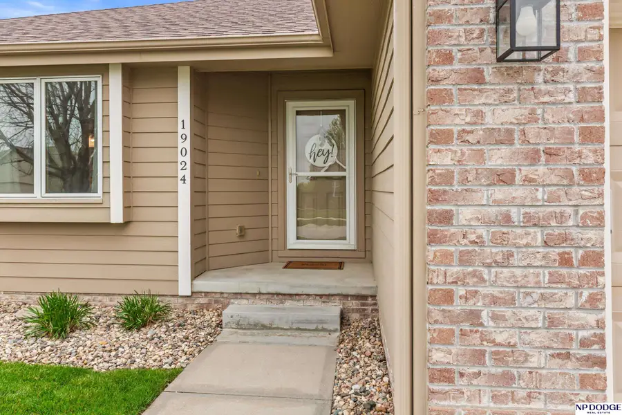 19024 Chandler Street, Omaha, NE 68136 - #2