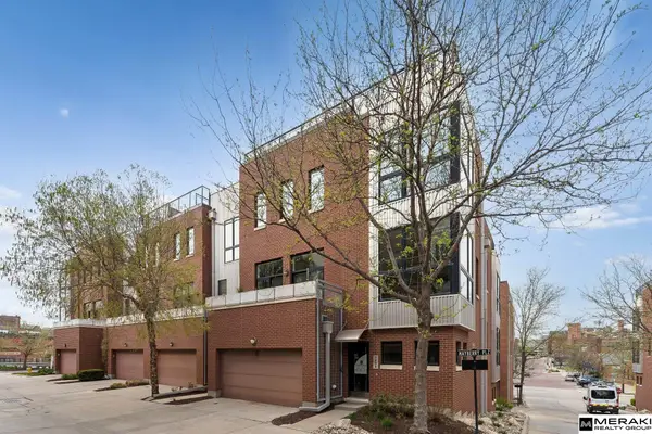 1202 Mayberry Plaza, Omaha, NE 68108