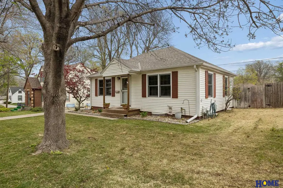 410 S 38th Street, Lincoln, NE 68510 - #3