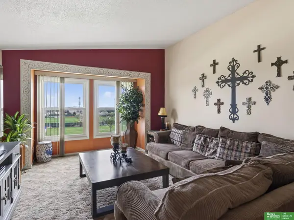 12727 W Dodge Road #375B, Omaha, NE 68154