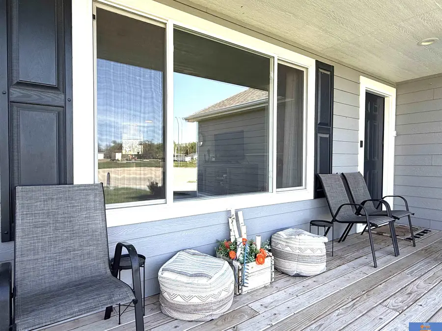 812 Sun Ridge Drive, Beatrice, NE 68310 - #2