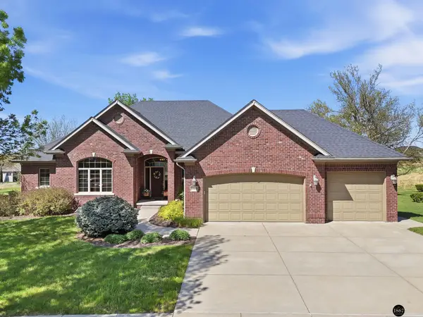 8800 Oakmont Drive, Lincoln, NE 68526