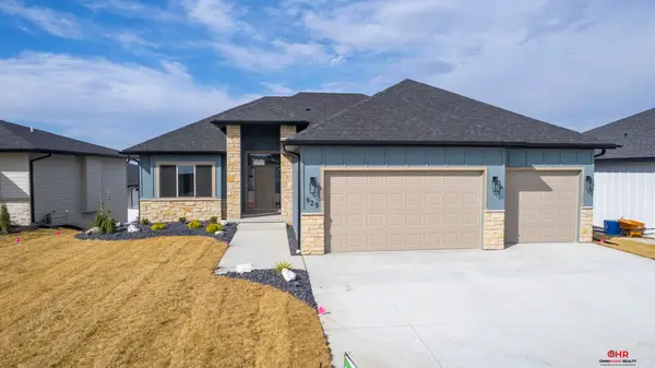 929 N 106th Street, Lincoln, NE 68527