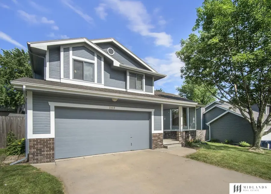 305 Oakwood Drive, Papillion, NE 68133 - #2