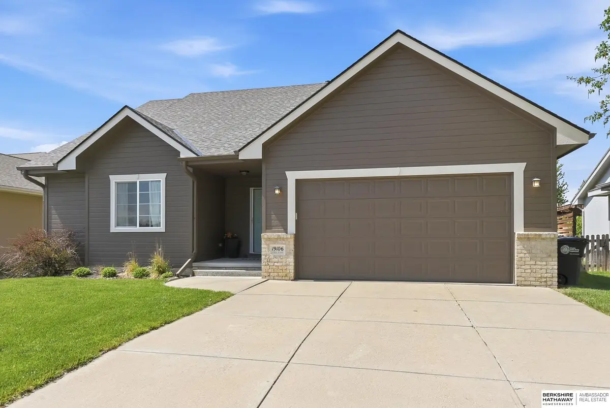 19106 Ohio Street, Elkhorn, NE 68022 - #1