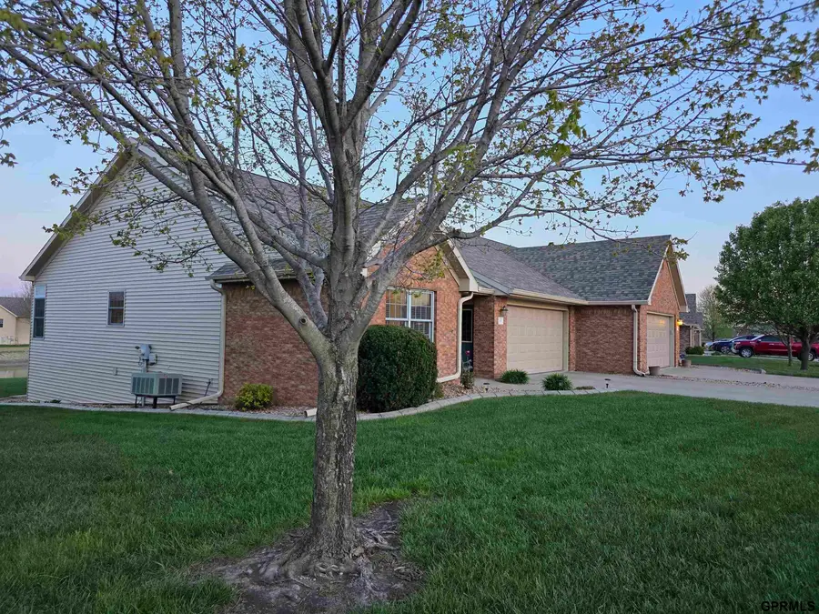 510 Clearwater Circle, Beatrice, NE 68310 - #2
