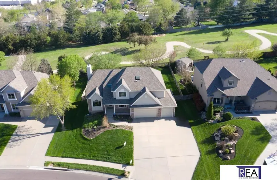 906 Wicklow Road, Papillion, NE 68046 - #2