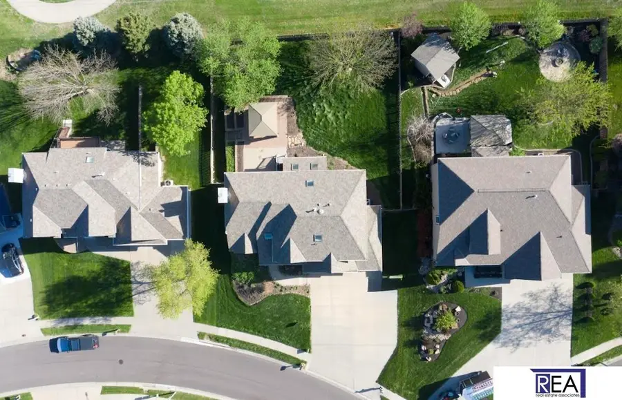 906 Wicklow Road, Papillion, NE 68046 - #3