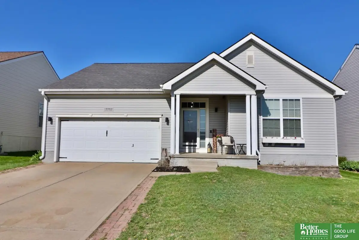 7752 N 107 Street, Omaha, NE 68122 - #1