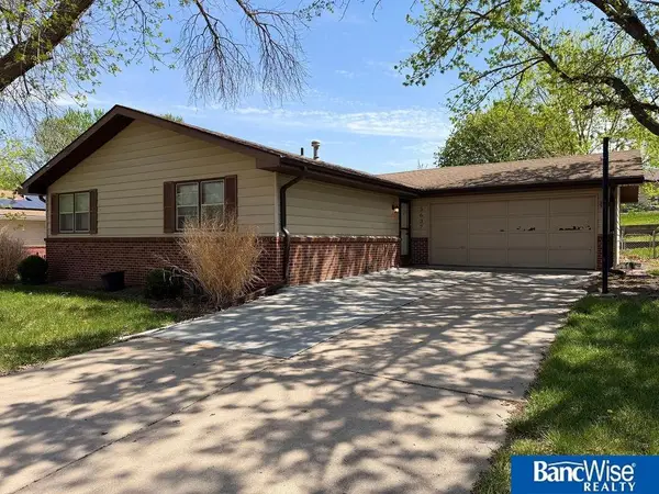 5637 Dogwood Drive, Lincoln, NE 68516