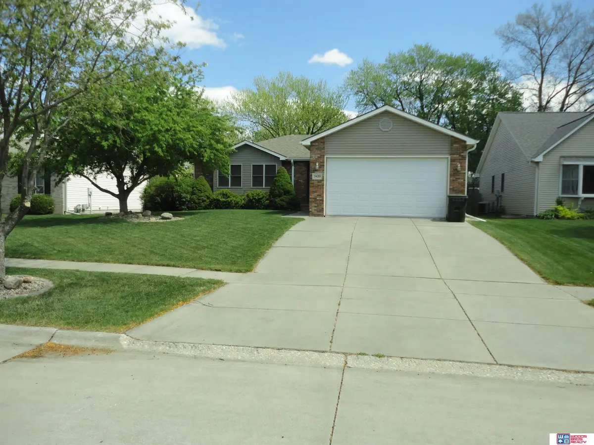 5420 Hunts Drive, Lincoln, NE 68512 - #1