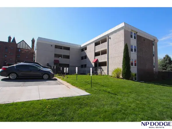 120 S 38 Avenue #APT 15, Omaha, NE 68131-3132