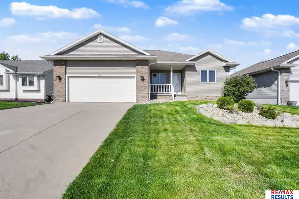 8024 S 167 Street, Omaha, NE 68136