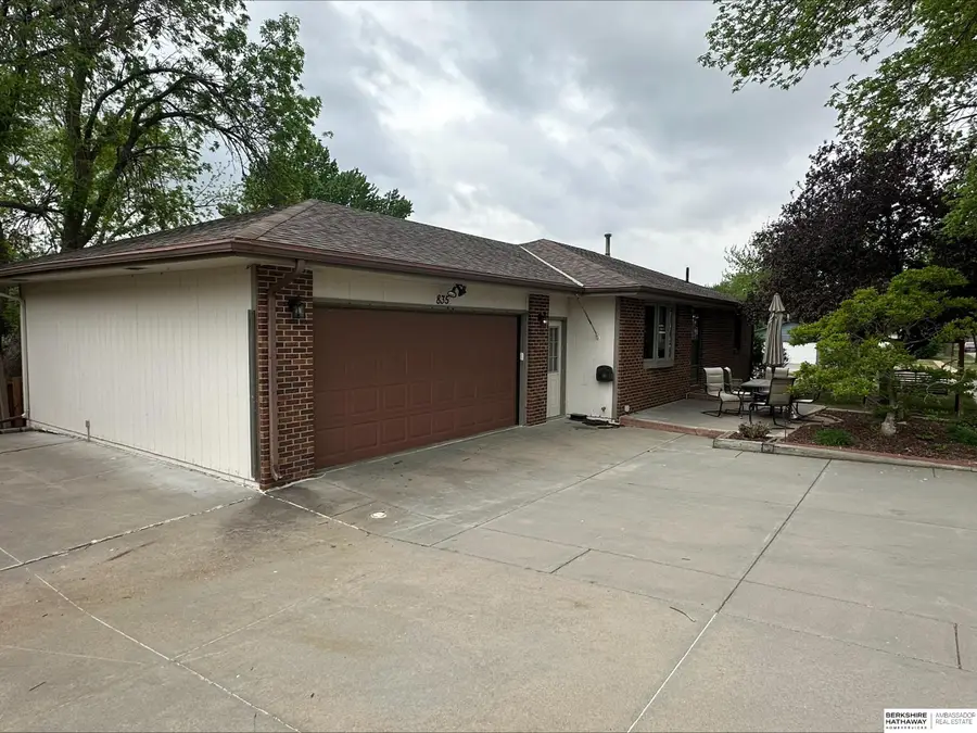 835 W Belmont Avenue, Lincoln, NE 68521 - #2