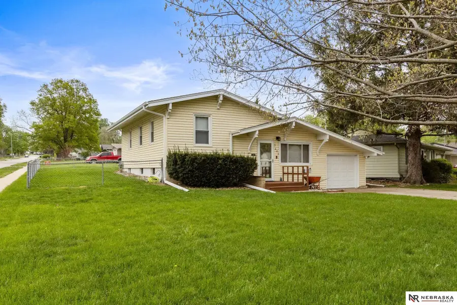 3403 S 49th Avenue, Omaha, NE 68106 - #3