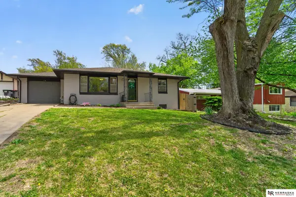 330 S 38th Street, Lincoln, NE 68510