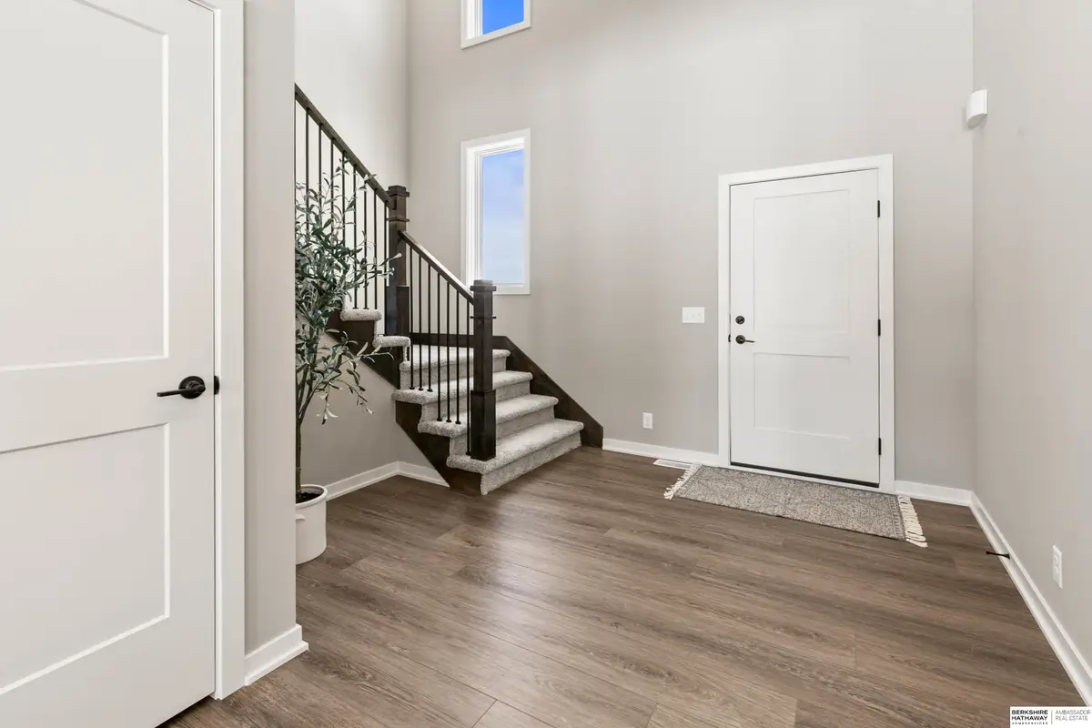 5731 Kestrel Parkway, Elkhorn, NE 68022 - #1