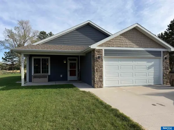 1806 Lakeview Drive, Central City, NE 68826