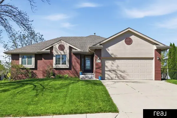 2013 Liberty Lane, Papillion, NE 68133