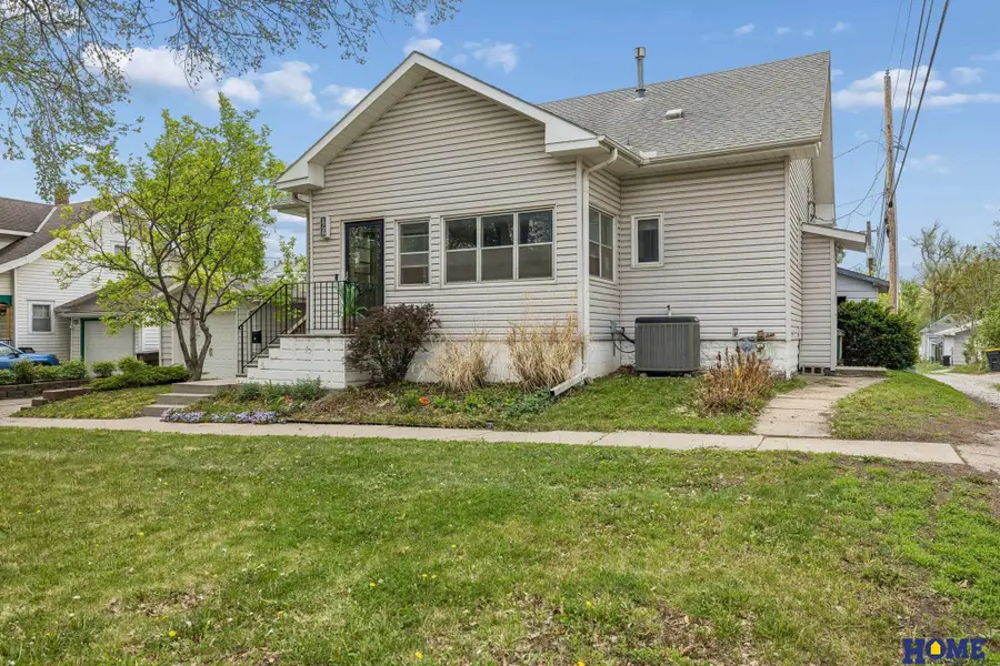 1729 S 9th Street, Lincoln, NE 68502 - #2